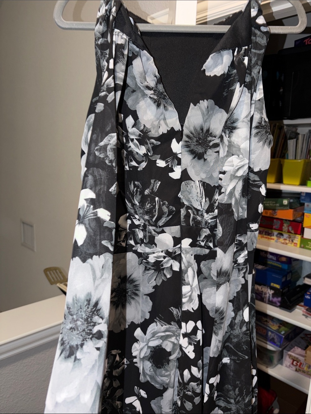 Sleeveless Black and White Floral Maxi Dress - Picture 12 of 13